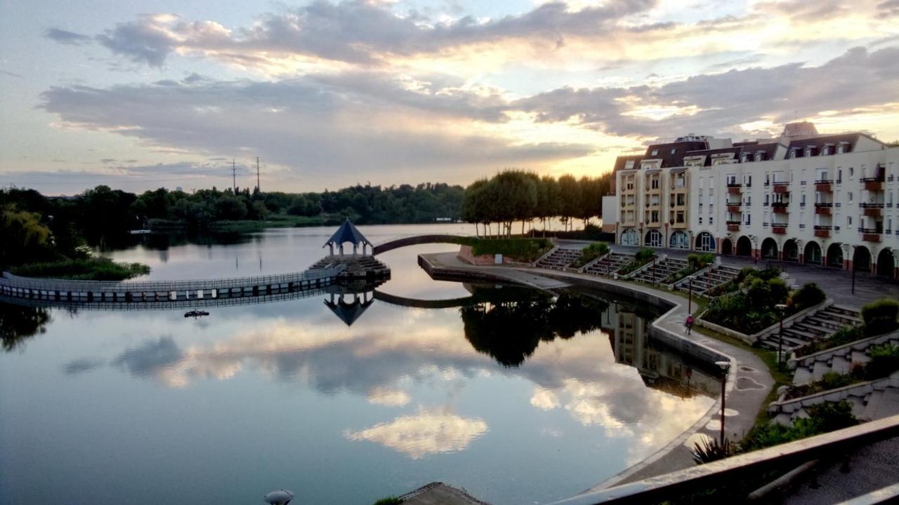 Vue Exceptionnelle Sur Le Lac Créteil Kültér fotó