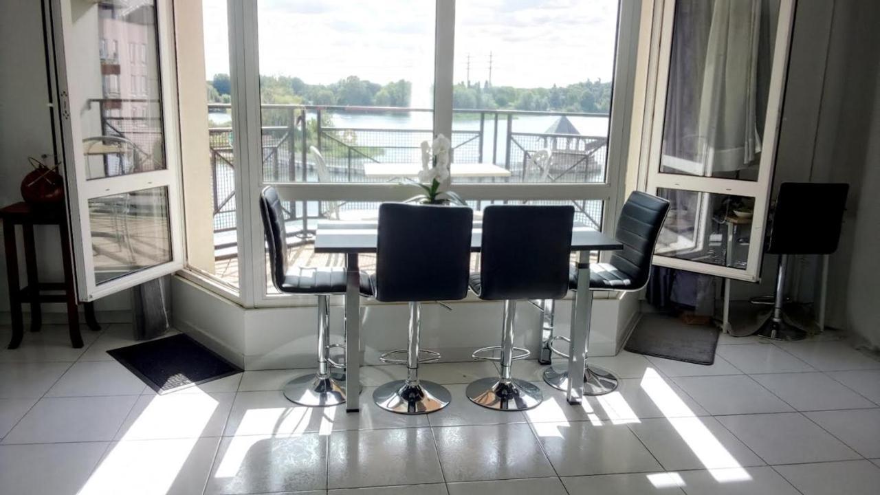 Vue Exceptionnelle Sur Le Lac Créteil Kültér fotó